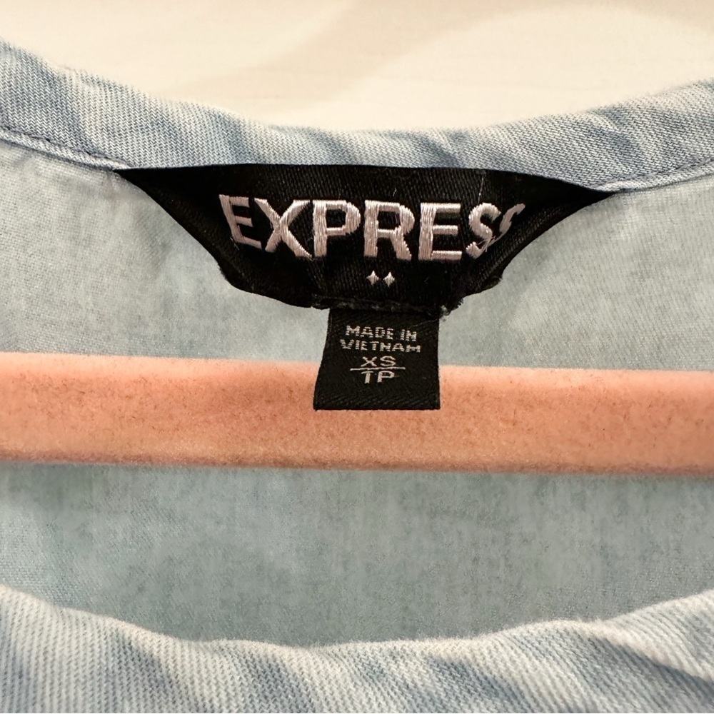 Express Chambray Flutter Sleeve tie back Top Blue sz XS - Picture 6 of 7